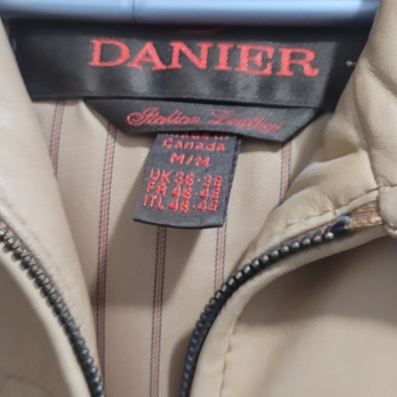 Danier leather jacket caramel colour size medium - Picture 2 of 3